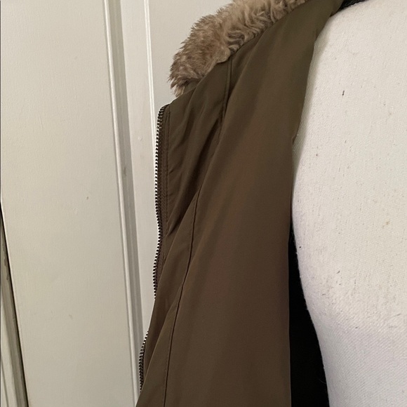 Old Navy Olive Puffer Jacket - Picture 3 of 5